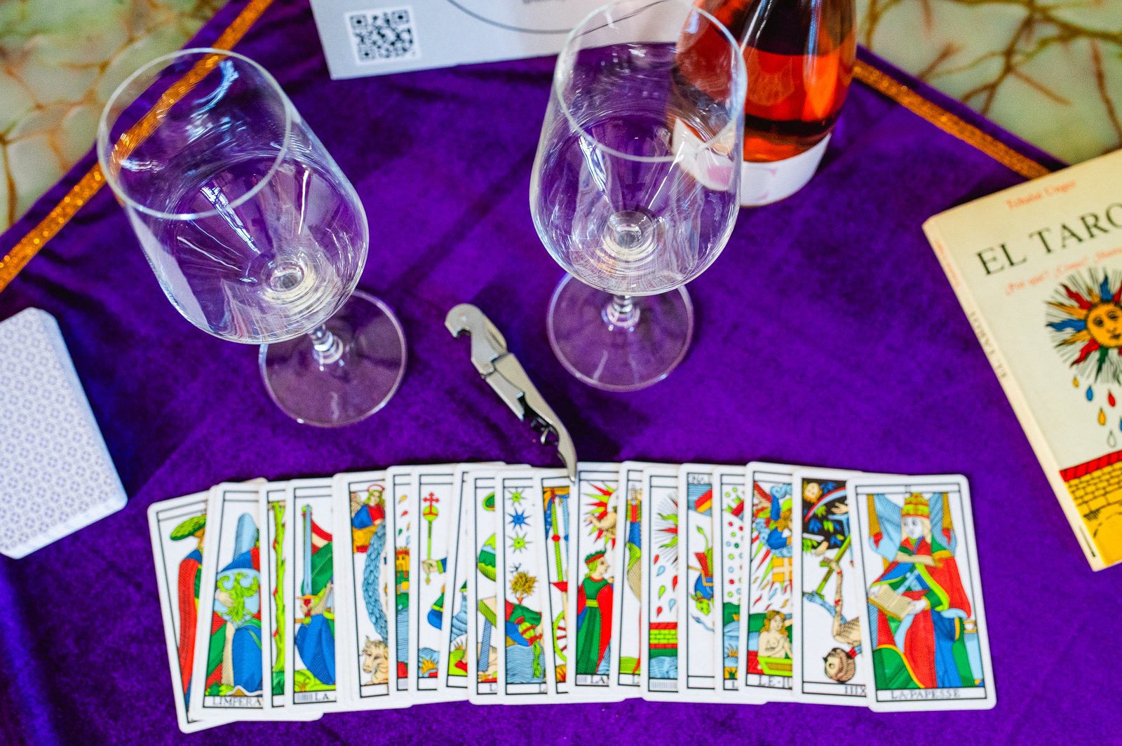 Vino y tarot